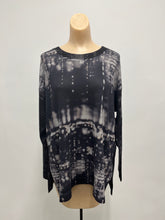 Load image into Gallery viewer, Nally Printed City Lights Two Tone Top
